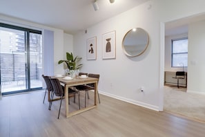 Apartamento Confort, 1 habitación, patio | Servicio de comidas en la habitación