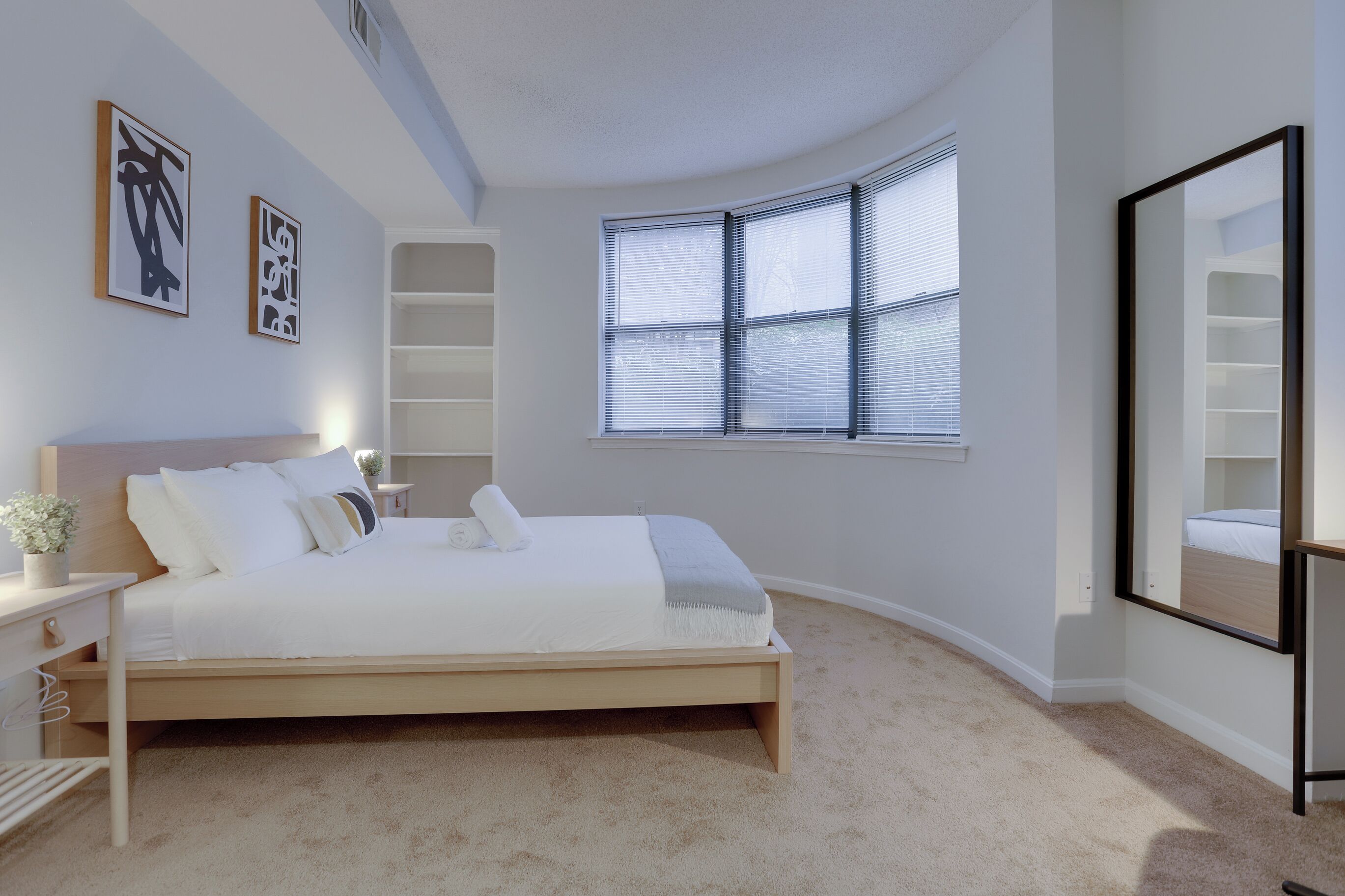 Comfort Apartment, 1 Bedroom, Patio | 1 bilik tidur, peralatan tempat tidur premium, seterika/papan seterika 