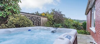 3 bedroom accommodation in Lampeter