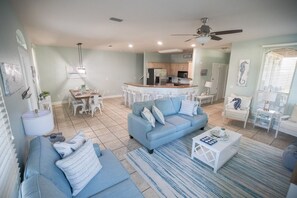 Una Smart TV, videojuegos, un reproductor de DVD