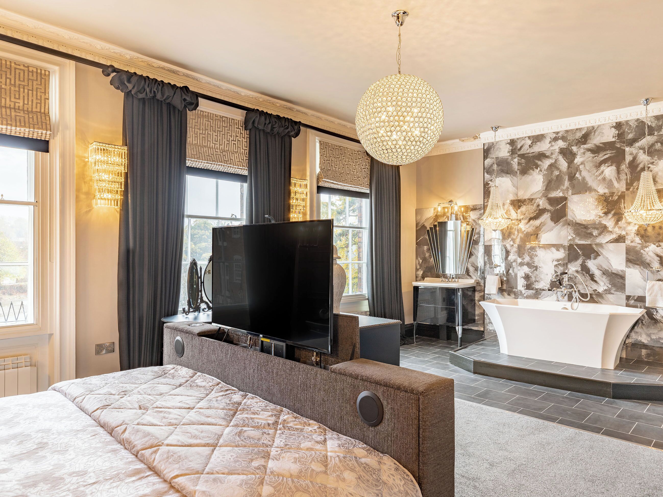 7 bedrooms, free WiFi, bed sheets