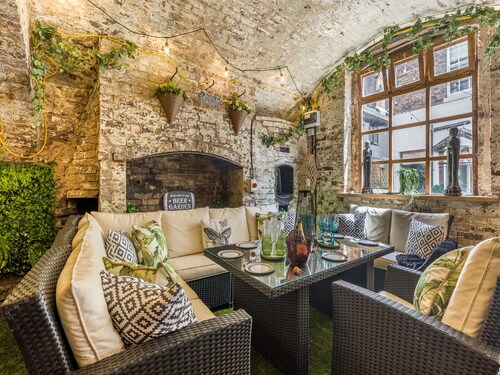 7 bedroom accommodation in Bridgnorth
