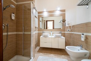 Double Room, Courtyard View | Bathroom - Marcantonio B&B (Ischia)