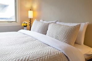 2 bedrooms, iron/ironing board, WiFi
