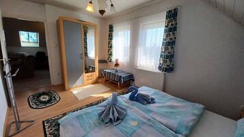 3 dormitorios, cuna de viaje, Internet