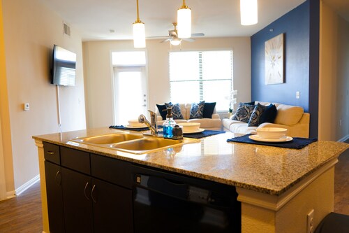 Amazing spacious 2 bed 2 bath room with W/D