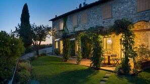 المنشأة من الخارج