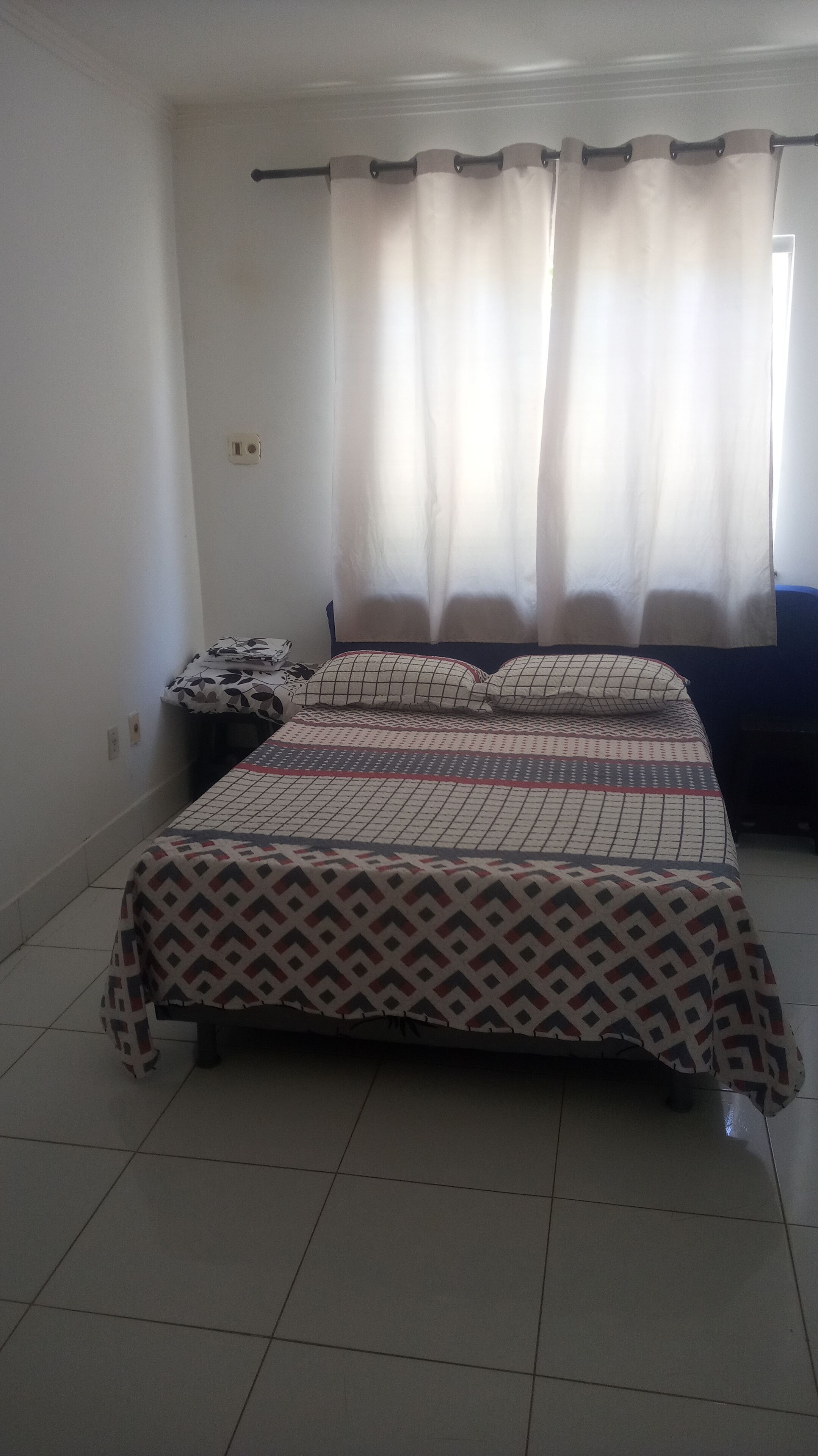 3 quartos, ferros/tábuas de passar roupa, Wi-Fi, roupa de cama