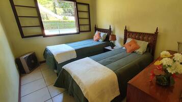 3 bedrooms, iron/ironing board, Internet, bed sheets