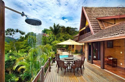 Beautiful mountain house with 4 bedrooms, a/c, heated pool in Itaipava, Petrópolis