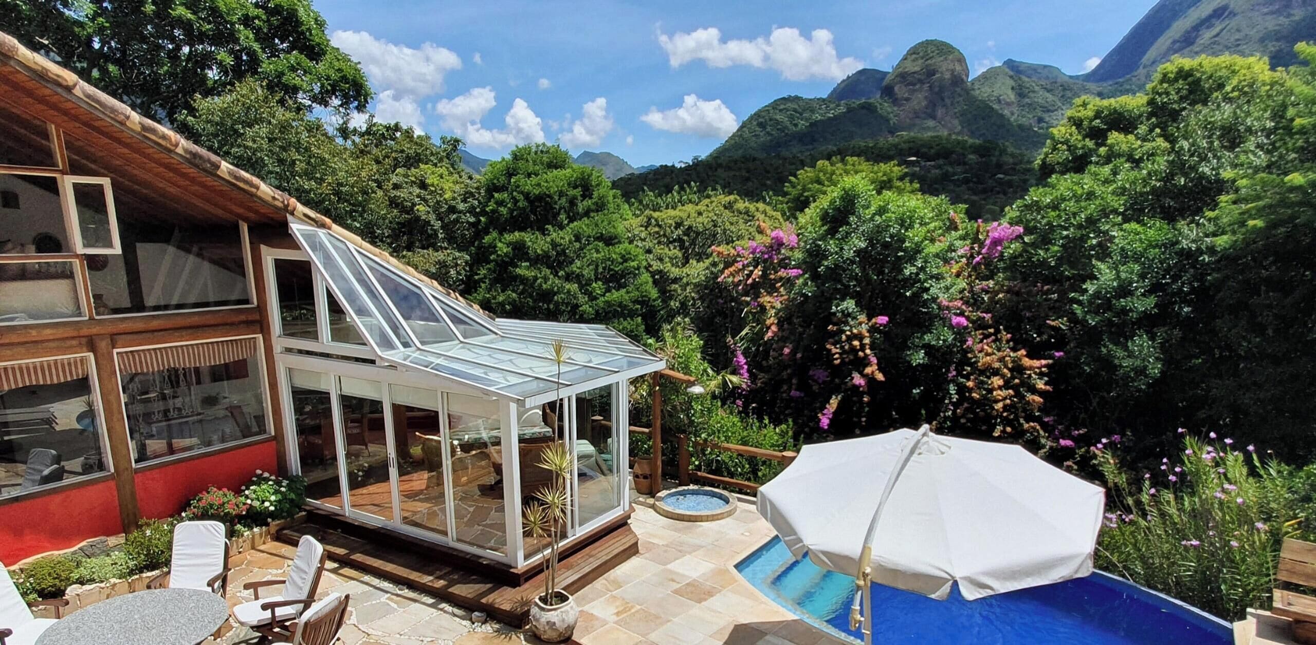 Piscine à débordement