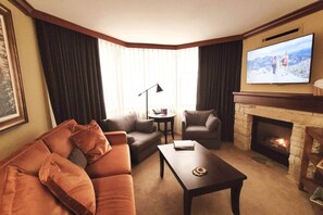 Smart TV, chimenea, futbolito y tenis de mesa 