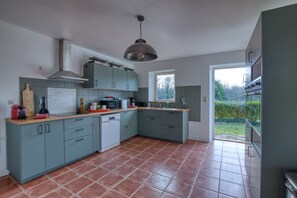 Refrigerador, microondas, horno, lavavajillas
