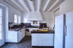 Refrigerador, microondas, horno y lavavajillas