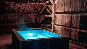 A hot tub in a rustic wooden room with a sloped ceiling and exposed beams. - So Villa Chasseuserie (89) - Heated pool - Foot - 2h Paris - 45p. (Auxerre)