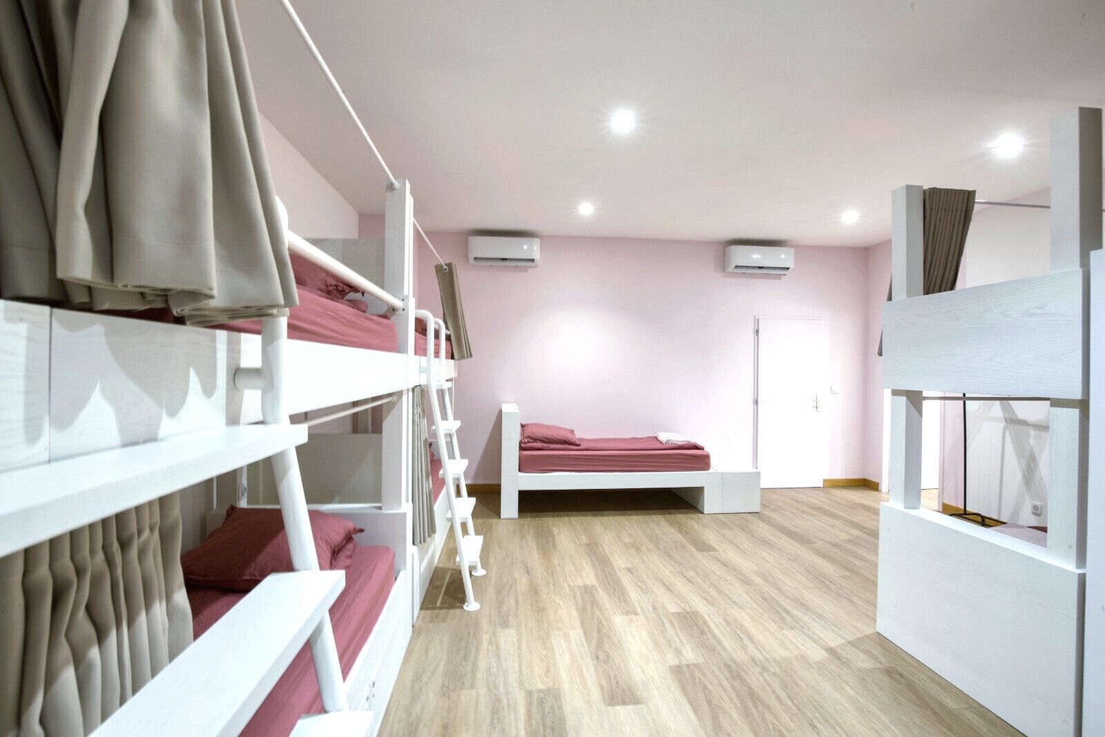 11 Schlafzimmer