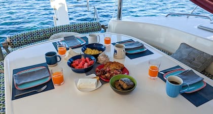 Amazing Sailboat Vacation! All-Inclusive Catamaran Charter Roatan