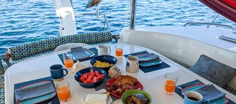 Amazing Sailboat Vacation! All-Inclusive Catamaran Charter Roatan