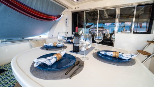 Amazing Sailboat Vacation! All-Inclusive Catamaran Charter Roatan