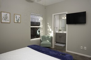 3 habitaciones, escritorio, tabla de planchar con plancha y wifi gratis 