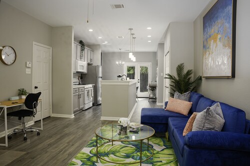 Paradise Oasis Beautiful Gated Home Near Medical Center