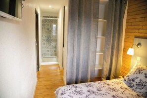 2 slaapkamers, een strijkplank/strijkijzer, gratis wifi, beddengoed