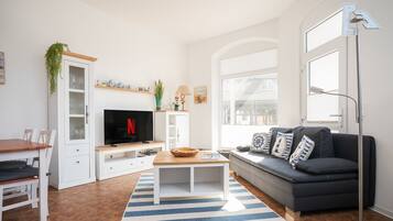 Fernseher, DVD-Player, Stereoanlage