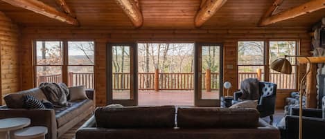 Smart TV, chimenea y tenis de mesa