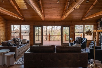 Cozy Family-sized Cabin w/hot tub - Nestled on the Muskegon River