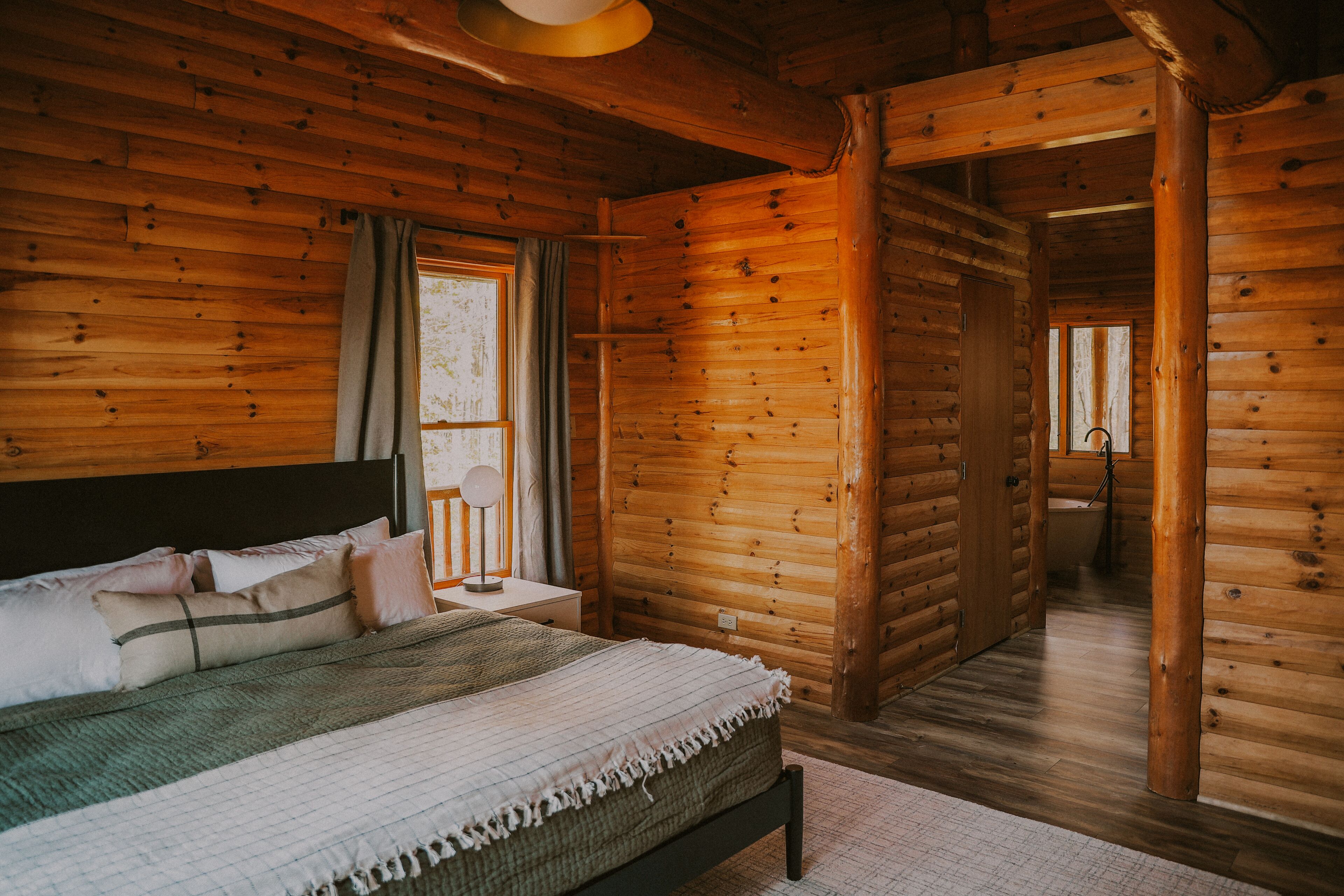 4 habitaciones, escritorio, wifi gratis y ropa de cama 