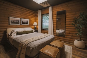 Escritorio, cuna de viaje, wifi gratis y ropa de cama