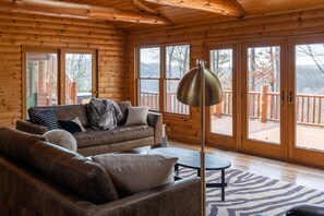 Smart-TV, Kamin, Tischtennisplatte