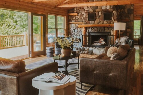Cozy 4bdr cabin w/hot tub on the Muskegon River