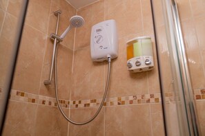Shower, hair dryer, towels, soap - Modern City Centre Studio Cambridge Apartment (Petersfield)