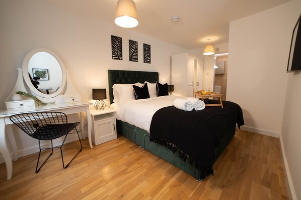 1 bedroom, desk, iron/ironing board, free WiFi - Modern City Centre Studio Cambridge Apartment (Petersfield)