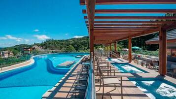 Piscina interna, piscina externa