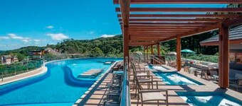 This aparthotel in the mountains features a spa and is close to Snowland Park