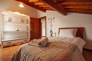 6 bedrooms, iron/ironing board, travel cot, free WiFi