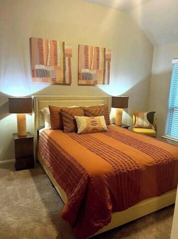 Queen Suite with Bathroom