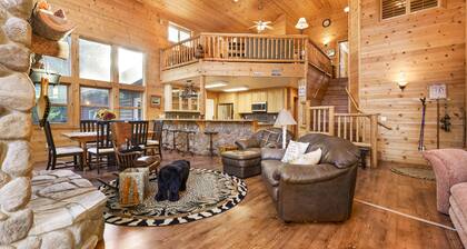 Beautiful Cabin in the Woods - Near Jenkinson Lake