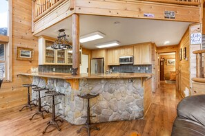 Fridge, microwave, oven, stovetop - Beautiful Cabin in the Woods - Near Jenkinson Lake (Pollock Pines)