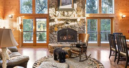 Beautiful Cabin in the Woods - Near Jenkinson Lake
