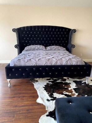 3 bedrooms, desk, free WiFi, bed sheets