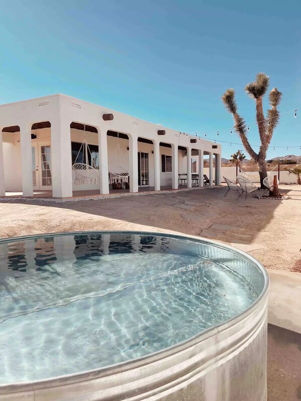 Terrace/patio - Luxe Desert Retreat: Hot Tub, Cowboy Pool & Outdoor Shower (Yucca Valley)