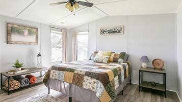 2 bedrooms, iron/ironing board, free WiFi, bed sheets