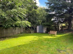 Property grounds - 2 bedroom accommodation in Blaydon Burn, near Newcastle upon Tyne (Blaydon Burn, near Newcastle upon Tyne)