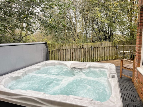 2 bedroom accommodation in Blaydon Burn, near Newcastle upon Tyne