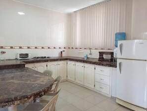 Fridge, oven, stovetop, cookware/dishes/utensils