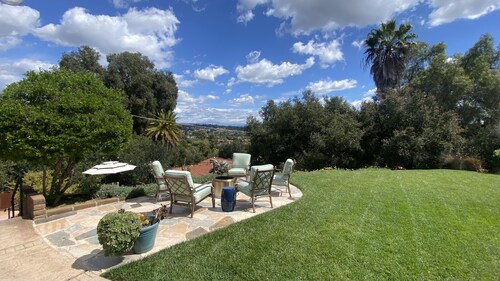 Tranquil country setting w/majestic views