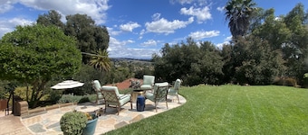 Tranquil country setting w/majestic views